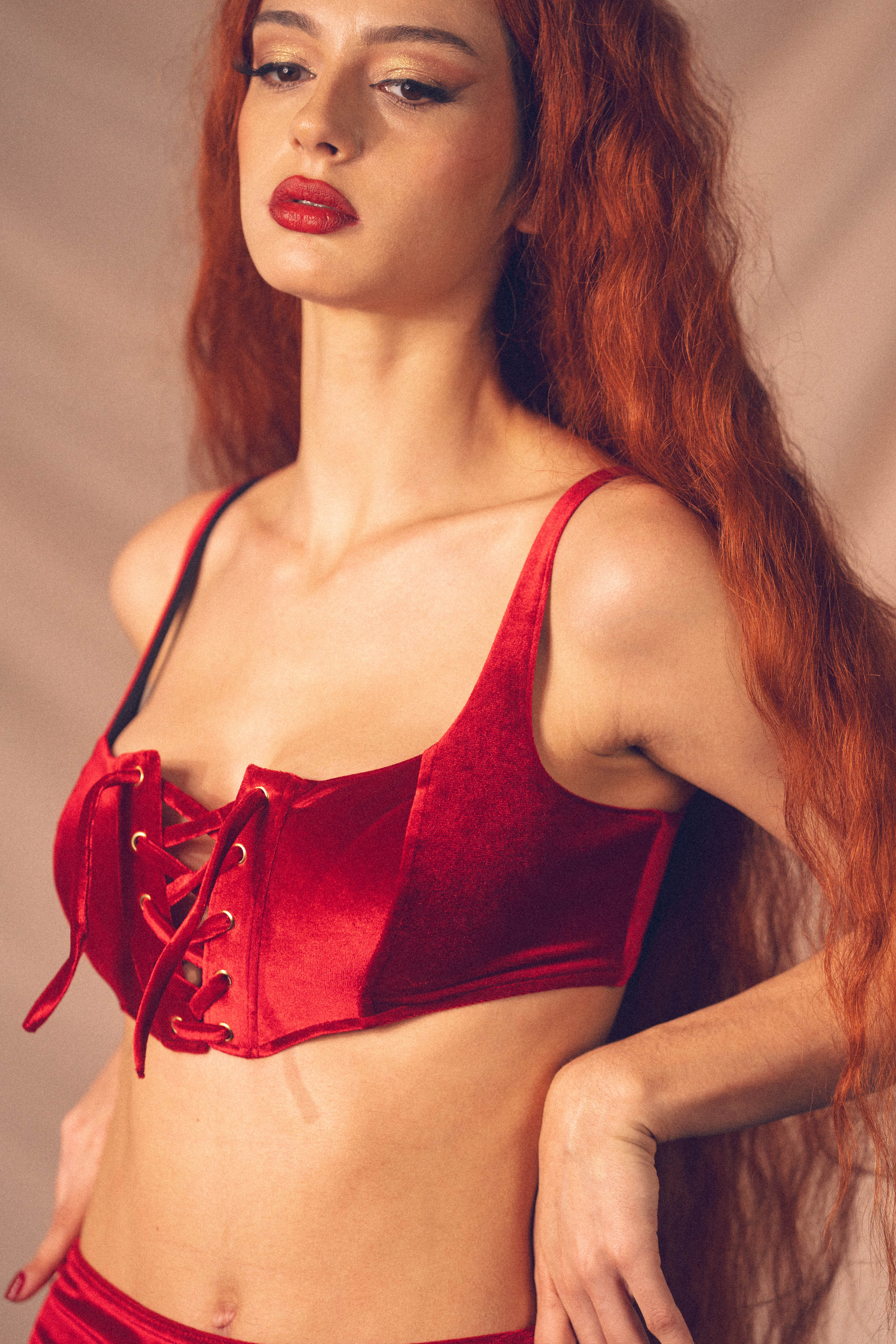 Nina Teaz - Lingerie inspiration cabaret - Conçue et fabriquée en France en petites quantités - Révélez votre féminité